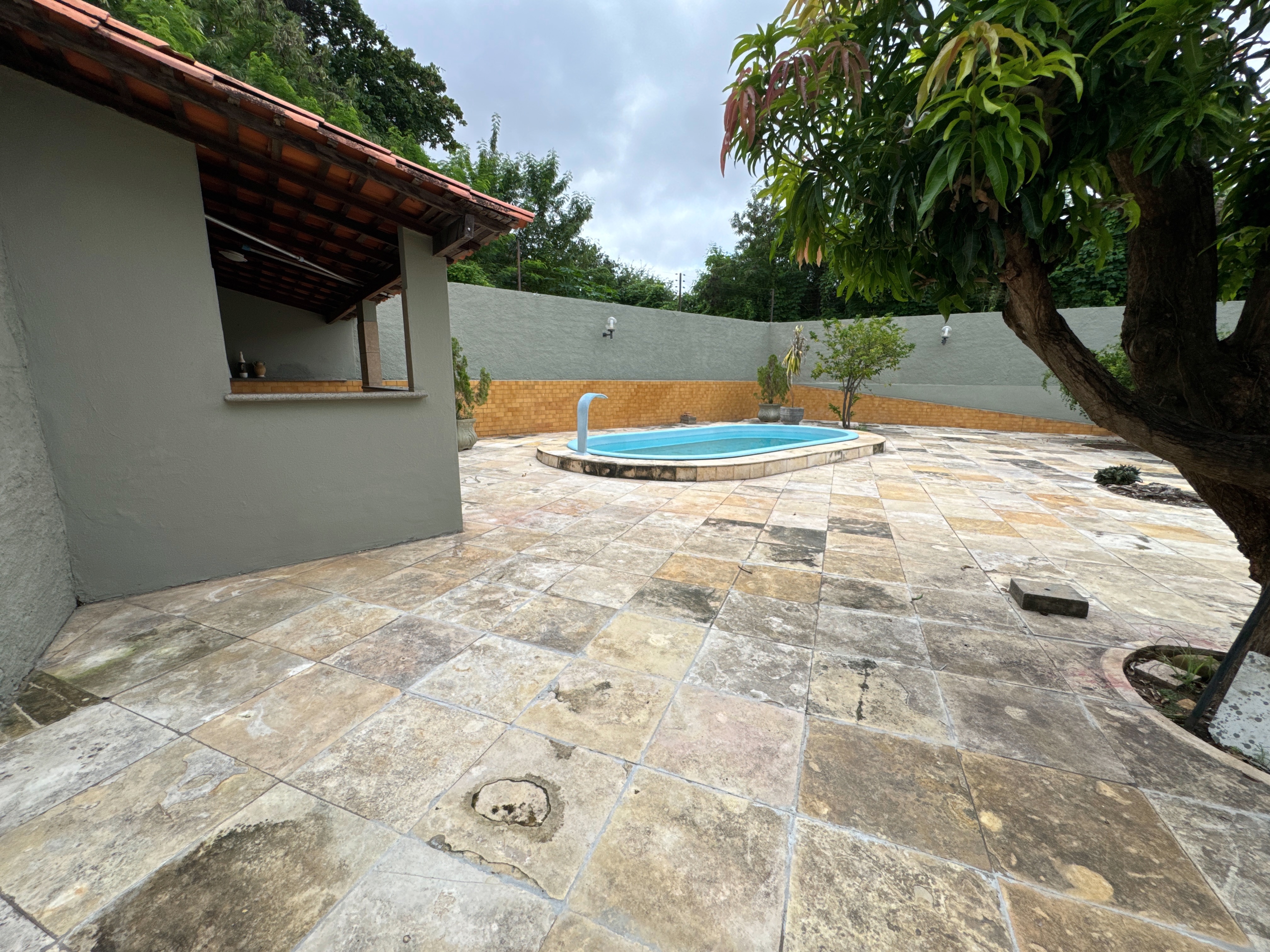 Quintal com pedra natural